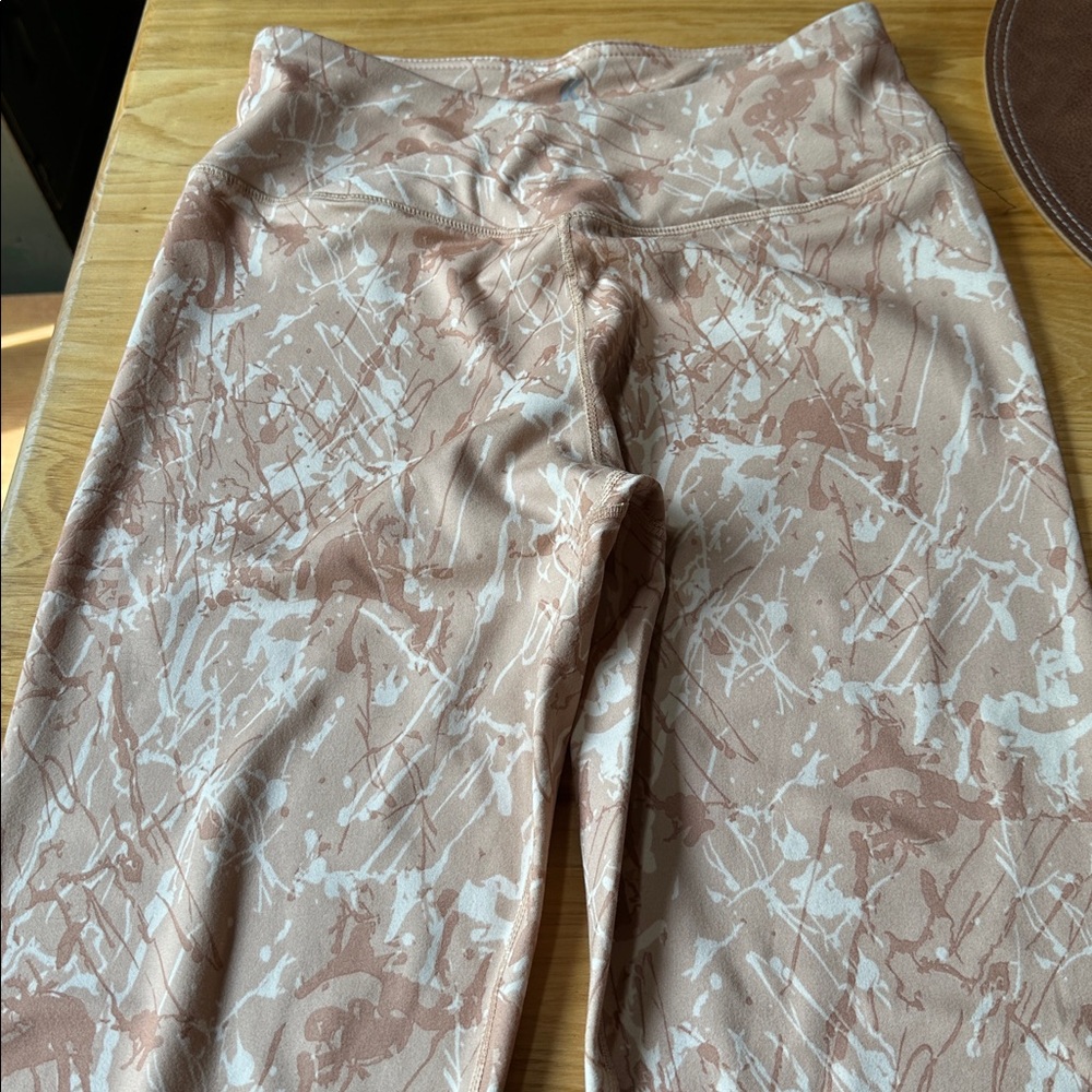 Kyodan Peach & Cream Floral-Print Leggings